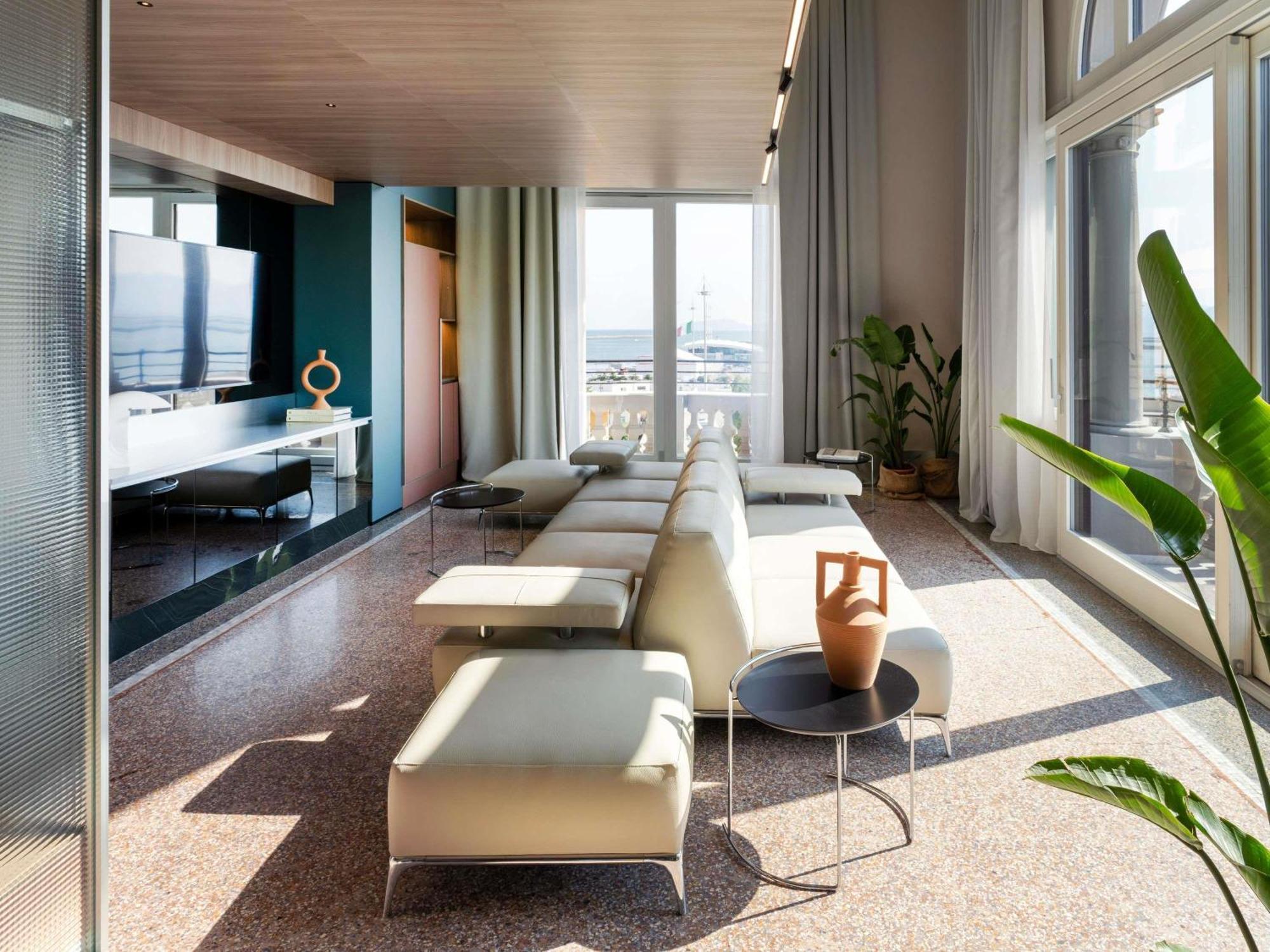 Presidential Suite with Panoramic View,1708312518:JPEG